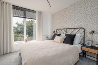 The Sloop by Grandeur Property - Poole - 3