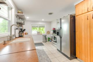 1 Mi to Burr Oak Lake Home with Deck and Patio! - - 1