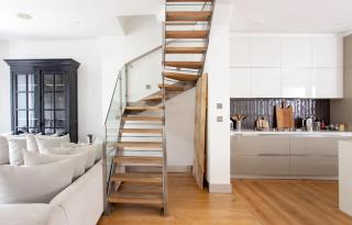 Iconic Residence in Little Venice with Private Garden - 2