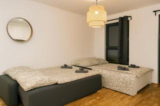 Modern Apartment with Balcony & Free Parking Near Metro - Wien - 4