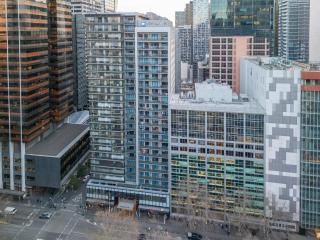 Modern 2BR City Escape, Walk to Everything - 2