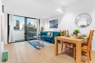 Modern 2BR City Escape, Walk to Everything - Melbourne - 1