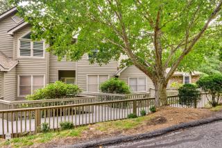 Mtn Cabin with Balcony and View in Burnsville! - Burnsville - 7