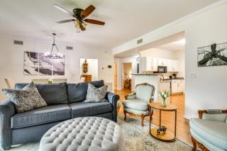 Mtn Cabin with Balcony and View in Burnsville! - Burnsville - 4