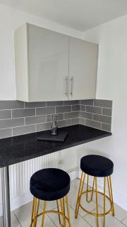Modern & Fully Equipped Home - Ideal for Long-Term Stays - Wolverhampton - 2