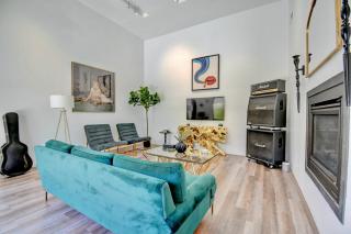 Sleeps 15 with 3000 sq ft of Luxury Townhome in the ABQ County Club - Albuquerque - 1