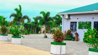 Thengane Lodge West - - 0