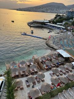 Golden Apartments Beachfront and Swimming Pool - Saranda - 8