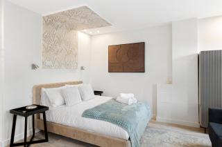 Elegant Dockside Studio Harbour & Ship Views - 5