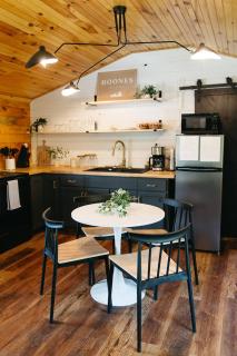 "Boone's Bluff" - Humble & Cozy Stay in RRG/Auxier - 2