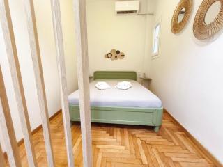 Cosy apartment next to Larissa station 100Mbps & Balcony - 2