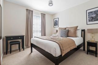 Central 2BR Park Royal Apartment with Balcony and Parking - 7