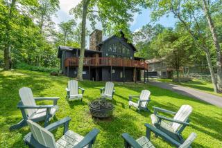 6 Br Cabin Hot Tub Fire Pit Min to Hatley Pointe - 0