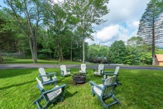 6 Br Cabin Hot Tub Fire Pit Min to Hatley Pointe - Swiss - 4