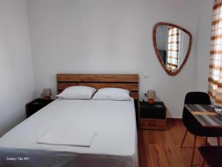 Elina's Rooms - Poros - 0