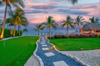 Paradise Point - Luxury Oceanfront Estate - Pool, Dock, Outdoor Kitchen & Family Amenities - Marathon - 6