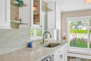 Paradise Point - Luxury Oceanfront Estate - Pool, Dock, Outdoor Kitchen & Family Amenities - 3