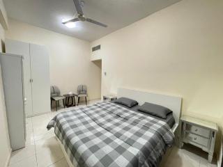 Spacious Fully Furnished Master Room - Ajman - 4