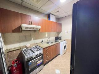 Spacious Fully Furnished Master Room - Ajman - 9