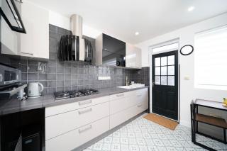 Newly Refurbished Two Bedroom Garden Flat - Sleeps 6 - 5