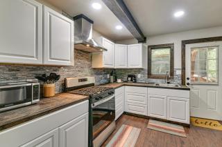 3 Mi to Lake Texoma Gordonville Getaway! - 4