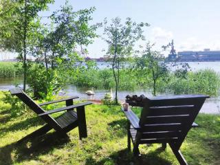 Minimalist riverside hideout - Riga - 7