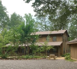 Huckleberry Hideaway - 9