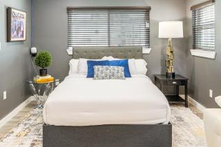 The Penthouse in Space City Less Than 1 Mi to Midtown - Houston - 2
