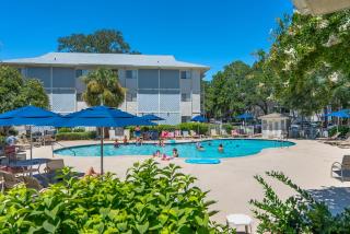 Walk to Beach - Fiddler's Apartment - 2 Pools - 8
