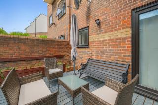 Iron House - Sleeps 11 - For Contractors & Families - Private Parking - Near Canary Wharf, ExCel, O2 & City AirPort - 5