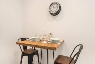 Fantastic 1 Bedroom Apartment in Bradford - 2