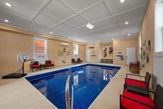 Cha Chas Castle 8BR Sleeps 30 w Pool Jacuzzi - 8