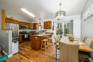Cozy 3-Bedroom Retreat with Fenced Yard, Games & BBQ- Pet Friendly - 7