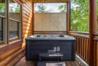 Cha Chas Castle 8BR Sleeps 30 w Pool Jacuzzi - Sevierville - 5