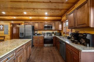 Cha Chas Castle 8BR Sleeps 30 w Pool Jacuzzi - 8