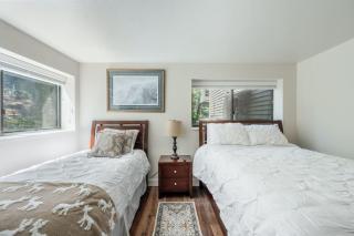 Bright and Cozy Getaway - 2