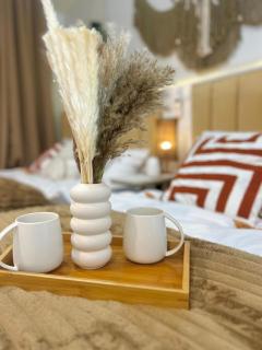 Cozy & Aesthetic walking distance to MOA,near NAIA AIRPORT with NETFLIX,MINIVIDEOKE,BOARDGAMES-DUXE4 - 5