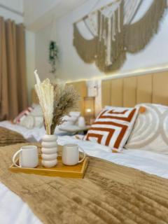 Cozy & Aesthetic walking distance to MOA,near NAIA AIRPORT with NETFLIX,MINIVIDEOKE,BOARDGAMES-DUXE4 - 8