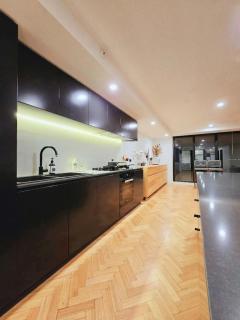 MHYL Mel CBD QV1 Private 3B2B 2parking 150sqm - 0