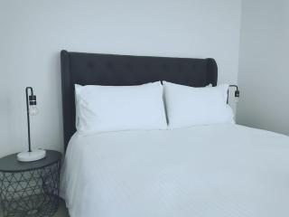 MHYL Private Lv 66 Skyline2BR V Market MEL Central Uni - 7