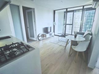 MHYL Private Lv 66 Skyline2BR V Market MEL Central Uni - 2