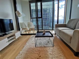 MHYL Private Lv 66 Skyline2BR V Market MEL Central Uni - 1