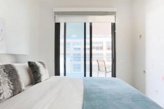 MHYL CBD Stylish 2B2B Apartment large balcony - 5