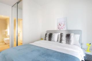 MHYL CBD Stylish 2B2B Apartment large balcony - 2