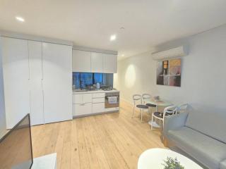 MHYL CBD Private 2BR VIC Market Mel Centre Lighthouse - 0