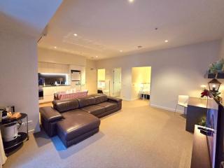 MHYL CBD Stylish private 2BR Apt 1 king 2 singles beds - 0