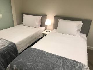 MHYL CBD Stylish private 2BR Apt 1 king 2 singles beds - 2