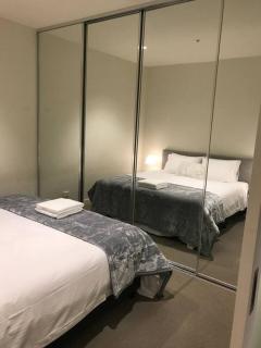 MHYL CBD Stylish private 2BR Apt 1 king 2 singles beds - 1