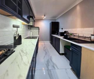 2 Bed Flat - Sleeps 4 - Pets - Parking - Wifi - 8