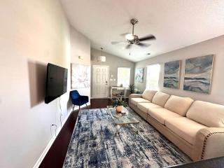 Modern comfort 2BR-2BA Retreat - 0